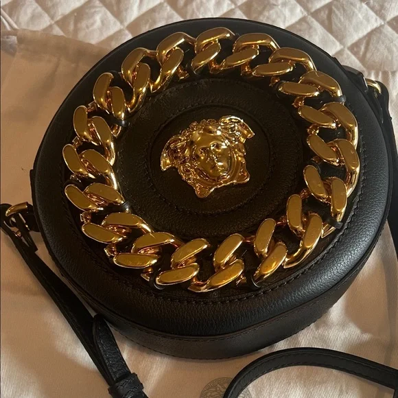 ✨Versace Black and Gold Shoulder Bag✨ - Picture 7 of 12